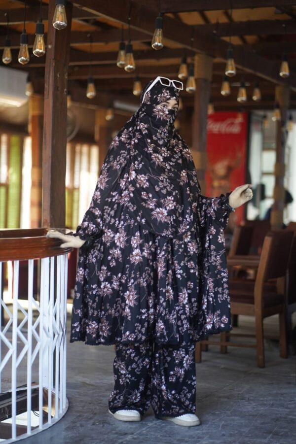 Elegant Palazzo long Khimar Set নেকাপ বোরকা: নারীদের পর্দাশীলতা ও আরামের সেরা মিশ্রণ!🧕 (borka) - Image 5